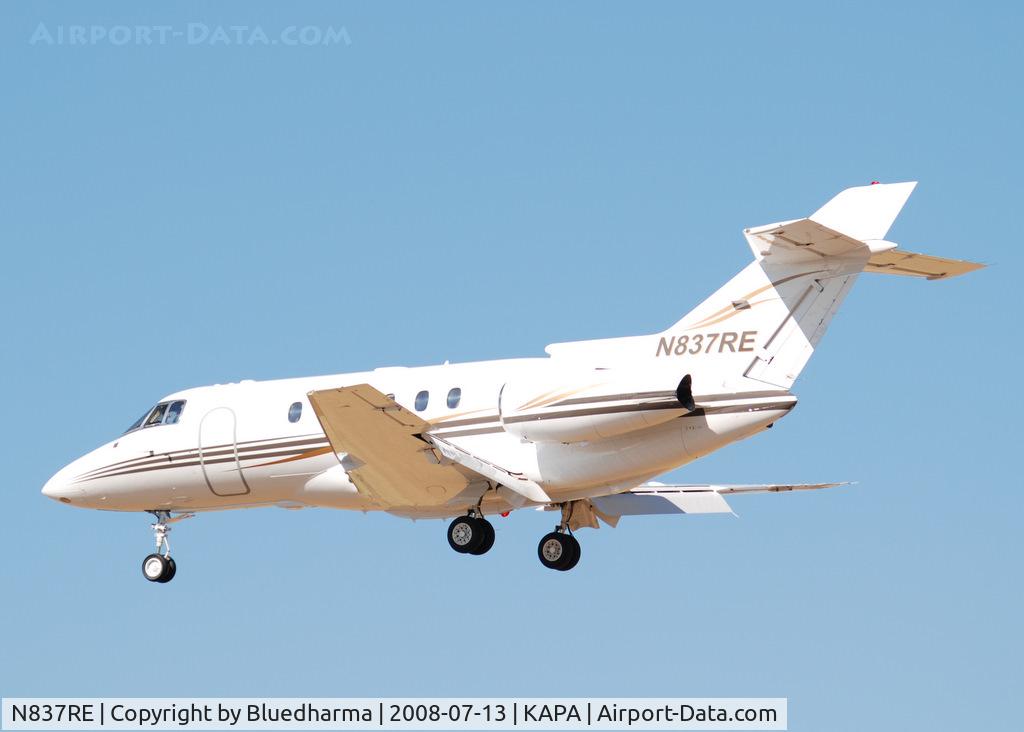 N837RE, 2001 Raytheon Hawker 800XP C/N 258526, On final approach to 17L.