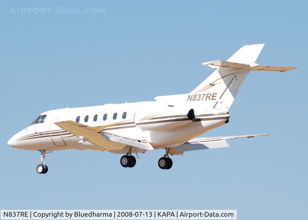 N837RE, 2001 Raytheon Hawker 800XP C/N 258526, On final approach to 17L.