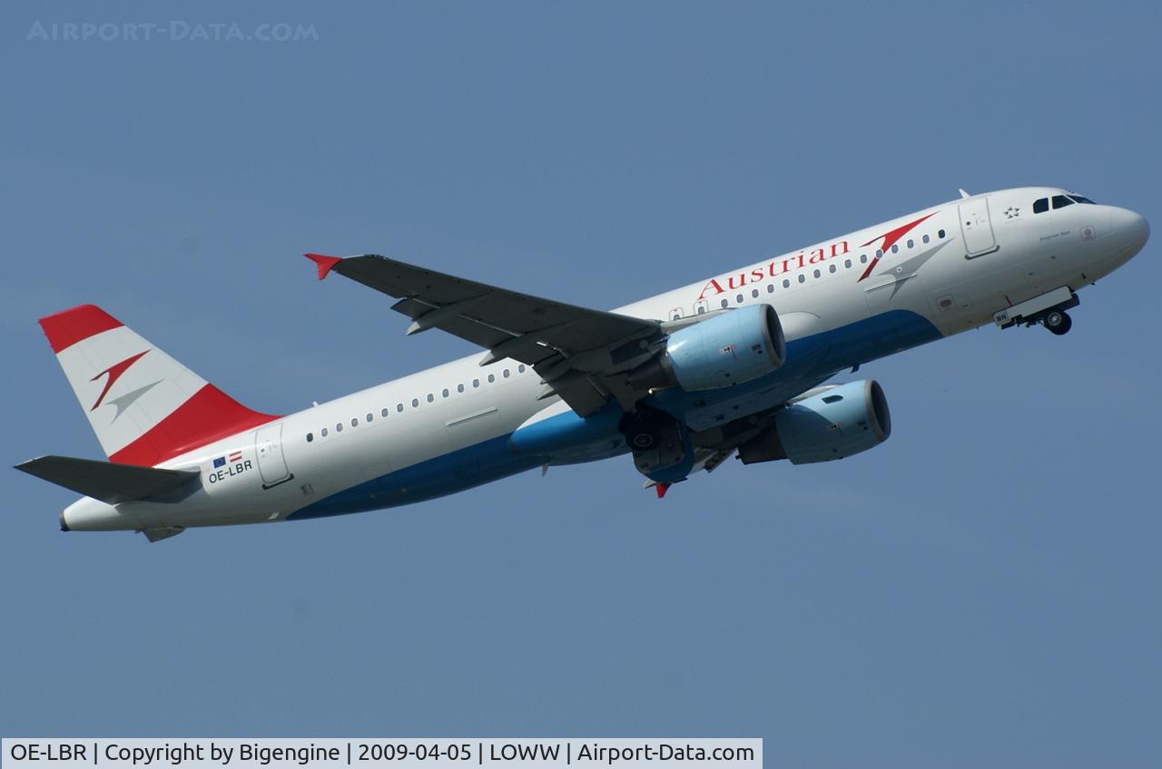 OE-LBR, 2000 Airbus A320-214 C/N 1150, Take off.