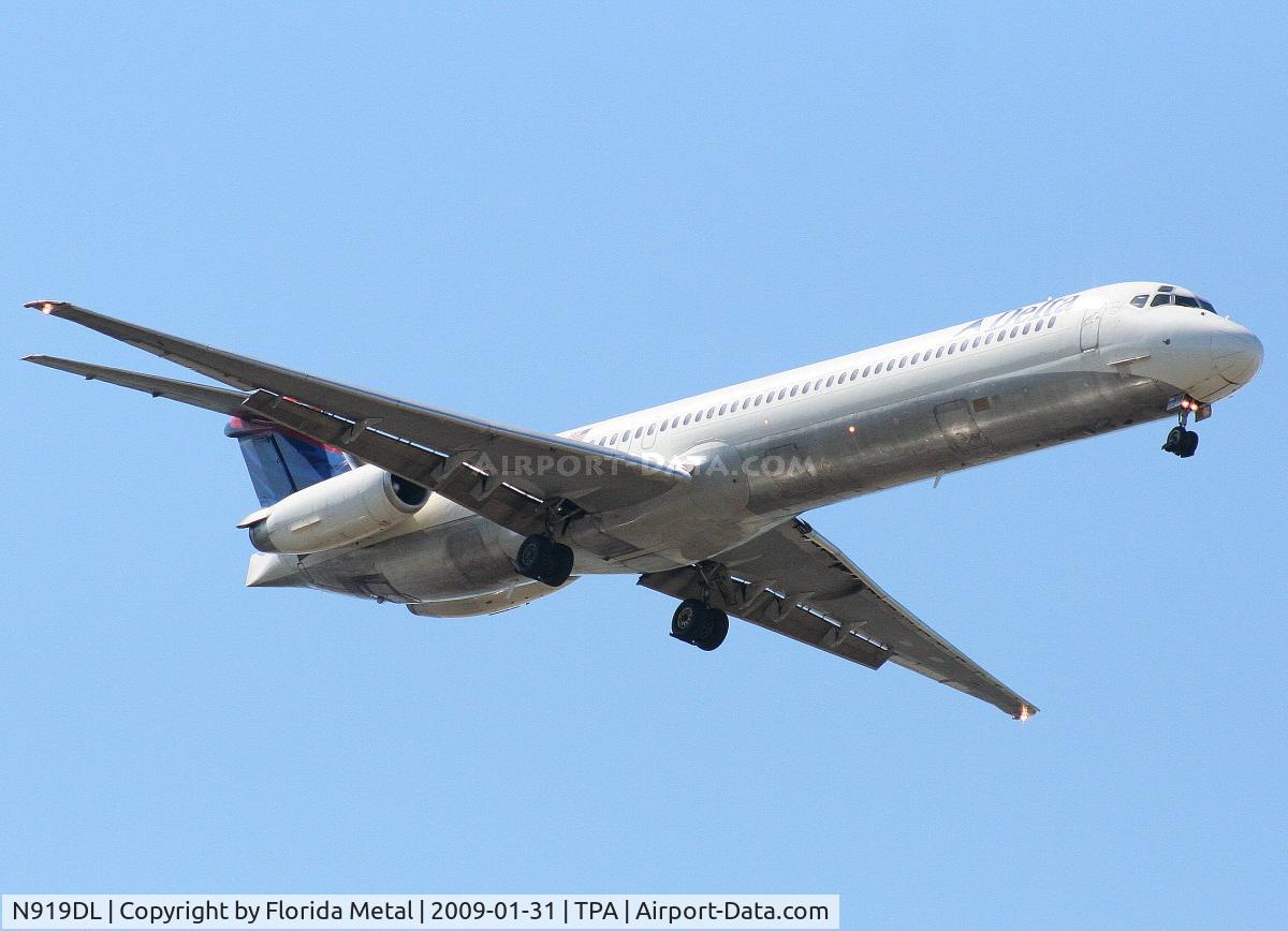N919DL, 1988 McDonnell Douglas MD-88 C/N 49584, Delta MD-88