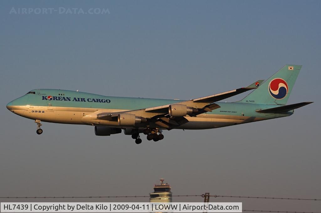 HL7439, 2003 Boeing 747-4B5F/SCD C/N 33516, Koean Air Cargo