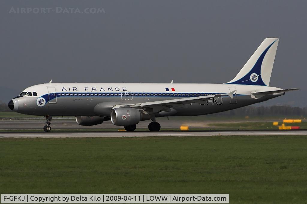F-GFKJ, 1989 Airbus A320-211 C/N 0063, AIR FRANCE  Painted in Air France 1946 c/s for the airline's 75th anniversary