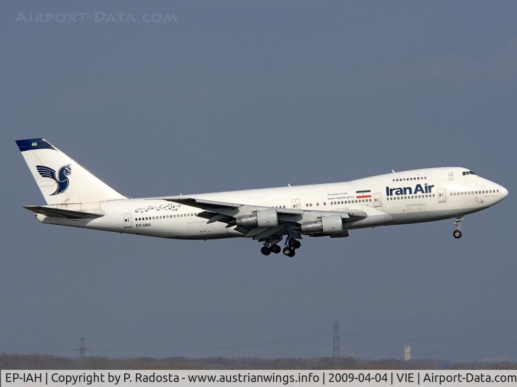 EP-IAH, 1976 Boeing 747-286M C/N 21218, Final approach of this 32 yr old veteran on RWY 16 in VIE