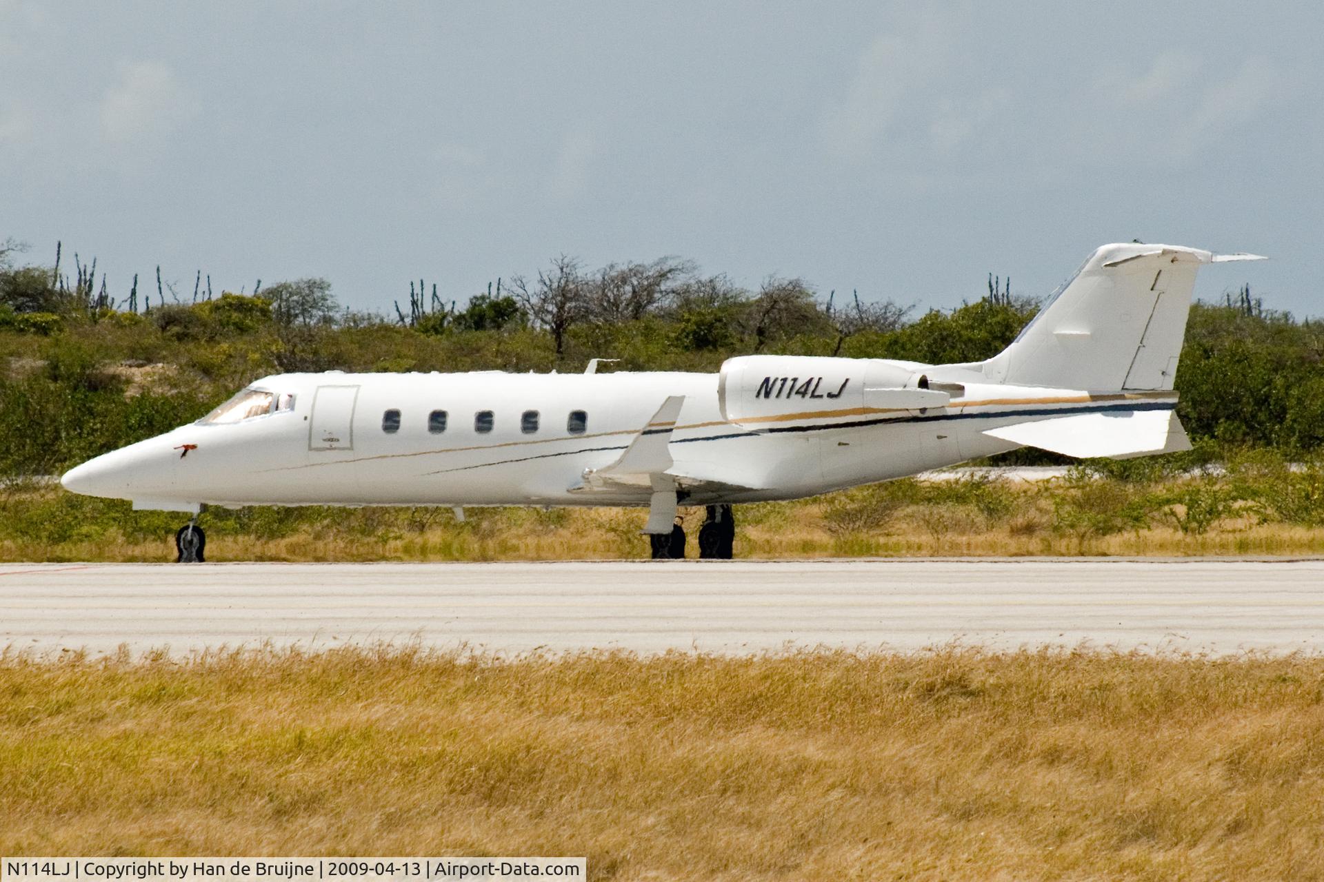 N114LJ, 1999 Learjet Inc 60 C/N 157, Learjet on Bonaire (NA)