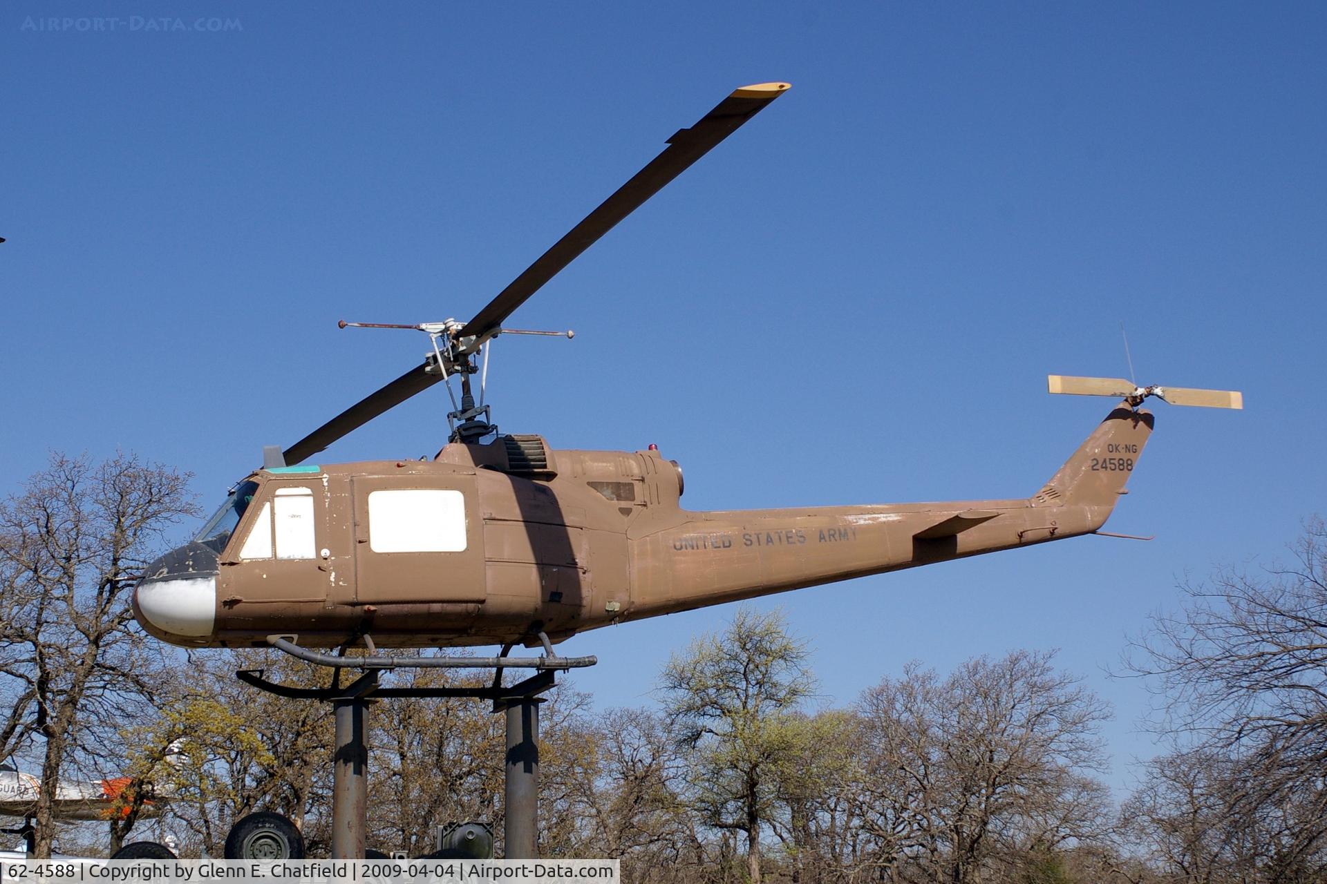 62-4588, 1963 Bell UH-1B Iroquois C/N 648, A much nicer shot 14 years later, but the plane has whited-out windows now.