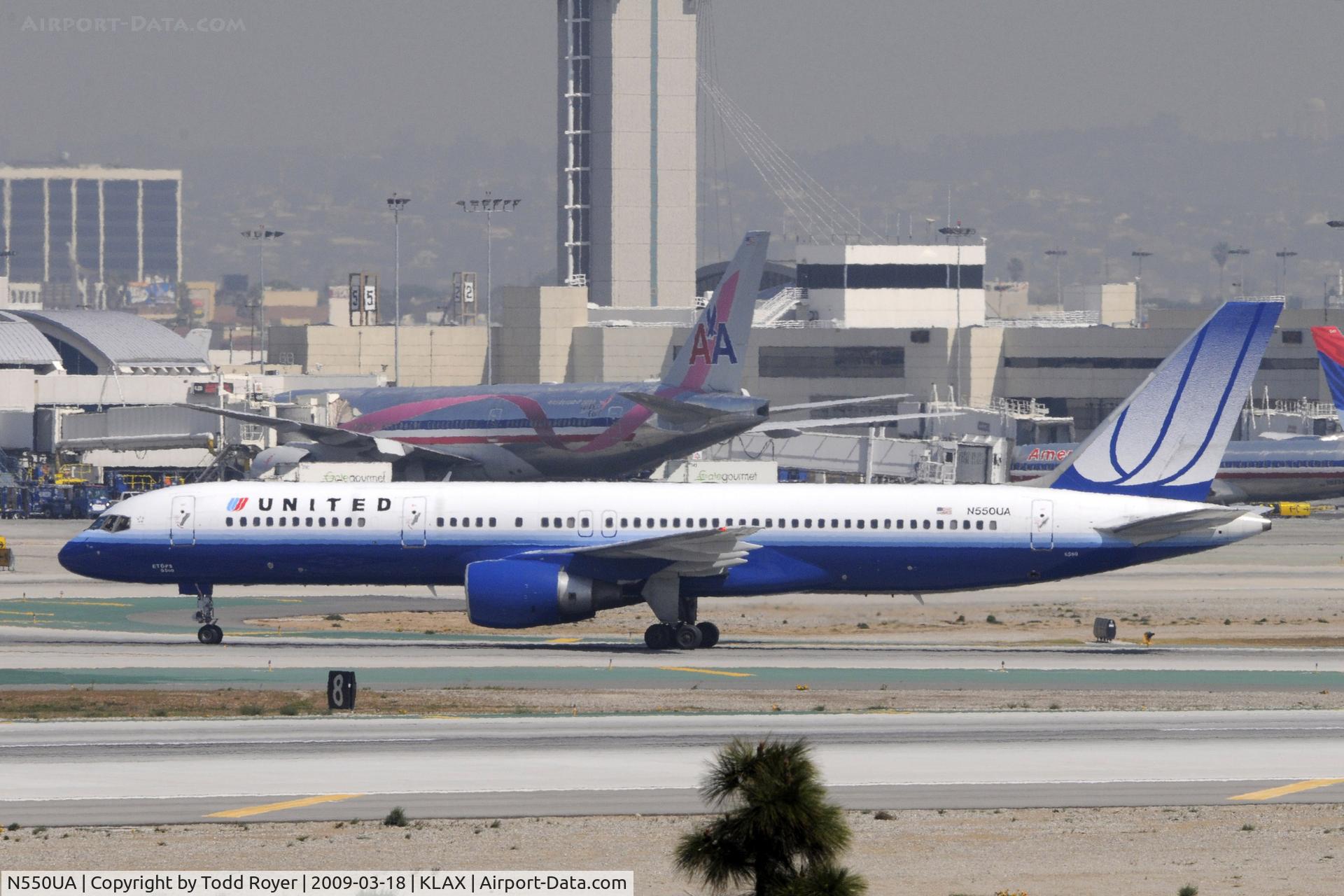 N550UA, 1992 Boeing 757-222 C/N 25398, Taxi to gate