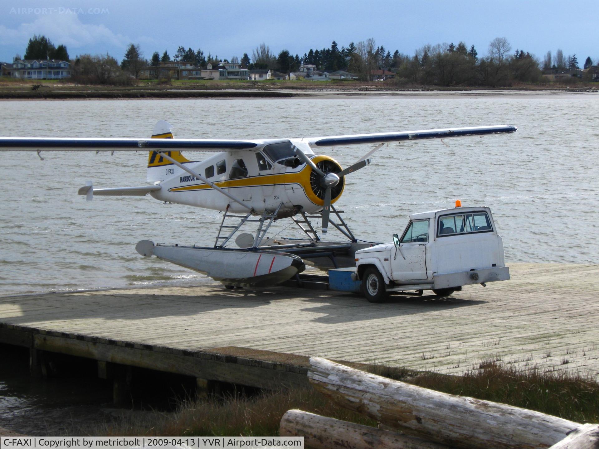 C-FAXI, 1963 De Havilland Canada DHC-2 Beaver Mk.I C/N 1514, Towing onto land
