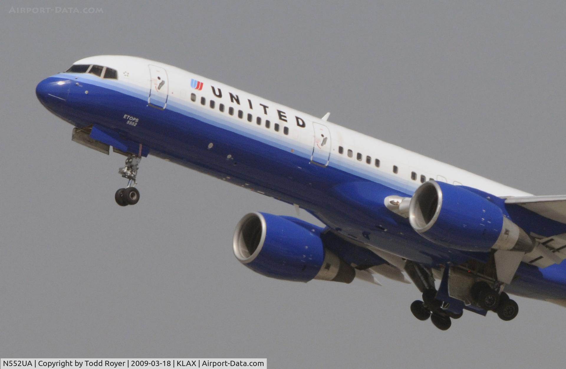 N552UA, 1992 Boeing 757-222 C/N 26641, Departing LAX on 25R