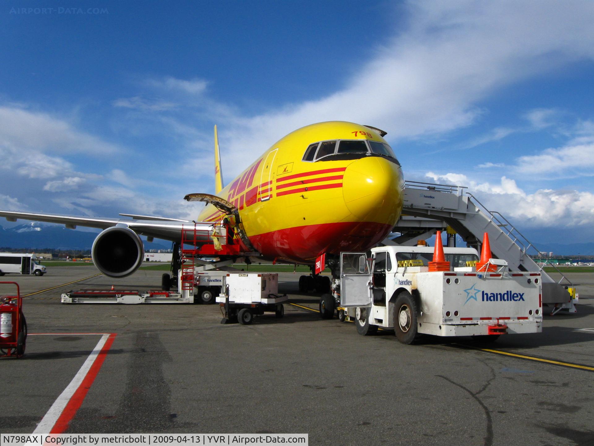 N798AX, 1986 Boeing 767-200 C/N 23431, Loading cargo complete,ready for departure