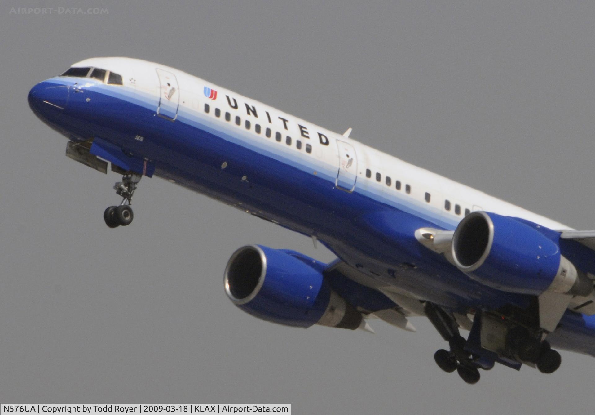N576UA, 1993 Boeing 757-222 C/N 26690, Departing LAX on 25R