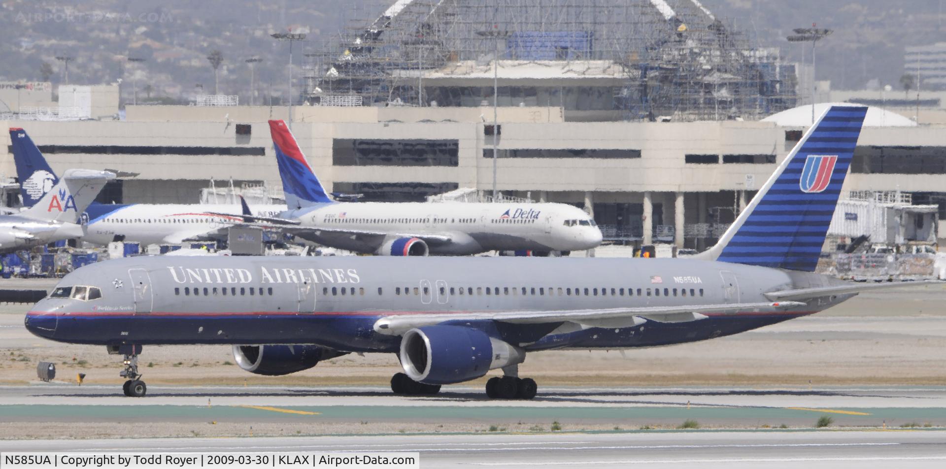 N585UA, 1993 Boeing 757-222 C/N 26709, Taxi to gate