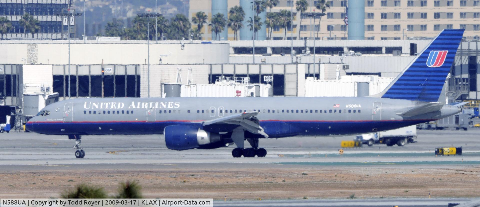 N588UA, 1993 Boeing 757-222 C/N 26717, Taxi to gate