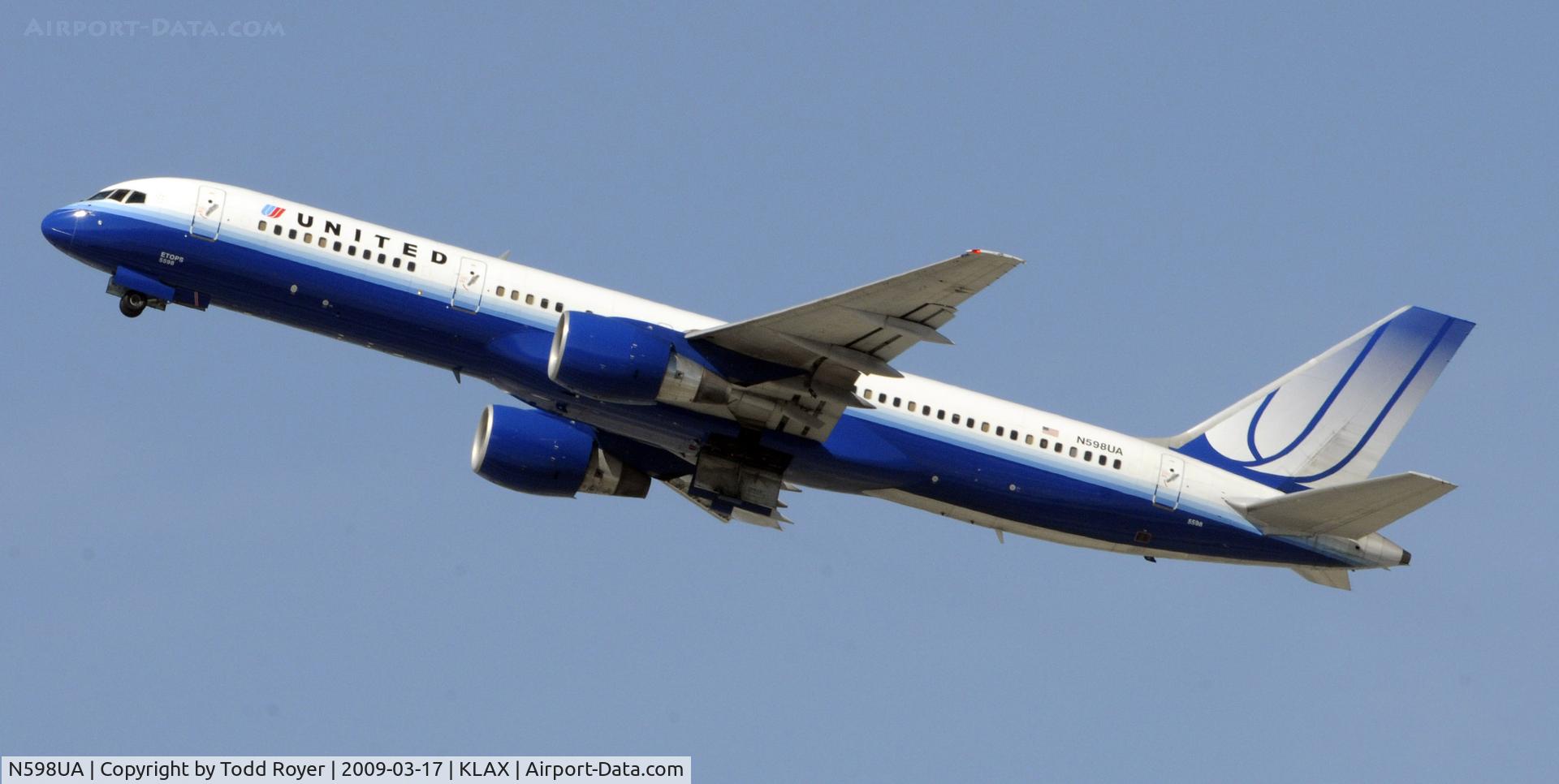 N598UA, 1999 Boeing 757-222 C/N 28751, Departing LAX on 25R