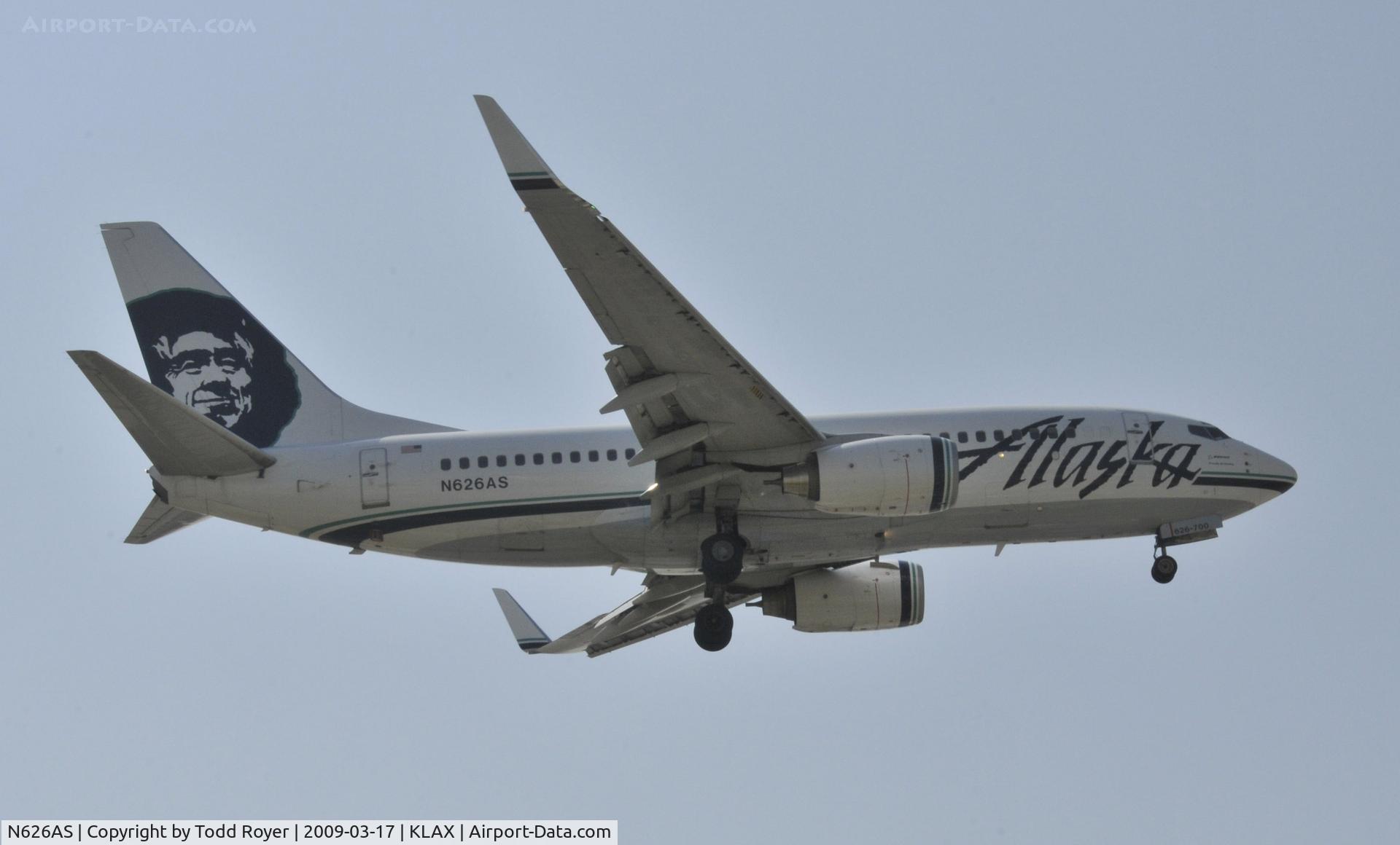 N626AS, 2001 Boeing 737-790 C/N 30793, Landing 24R at LAX