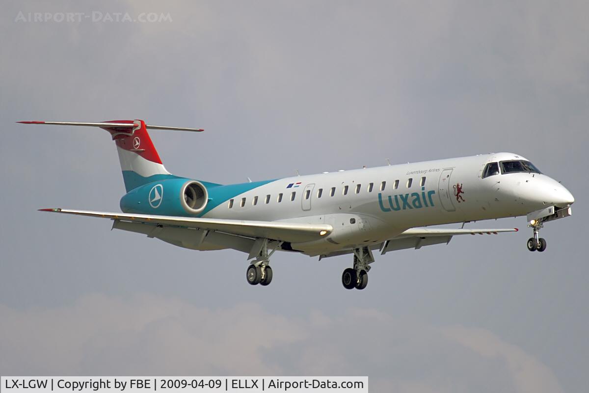 LX-LGW, 1999 Embraer EMB-145LU (ERJ-145LU) C/N 145135, Luxair ERJ-145 about to land at Luxembourg