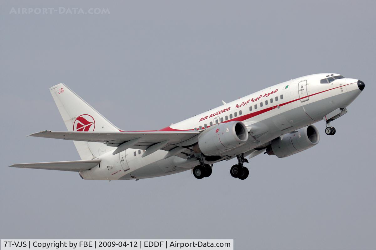 7T-VJS, 2002 Boeing 737-6D6 C/N 30210, about to retract it´s gear on it´s flight to Algeria