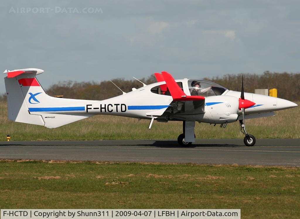F-HCTD, 2008 Diamond DA-42 Twin Star C/N 42.359, Taxiing to the terminal for refuelling...