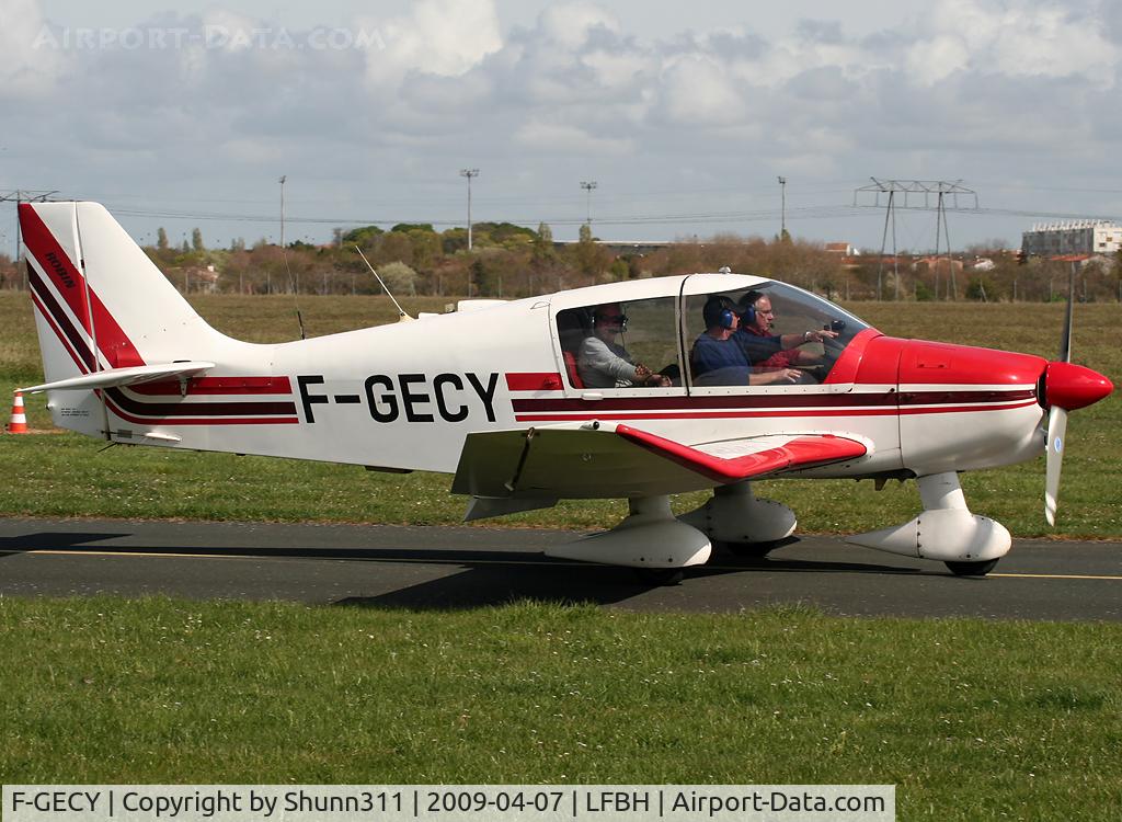 F-GECY, Robin DR-400-160 Chevalier C/N 888, Rolling to the parking...