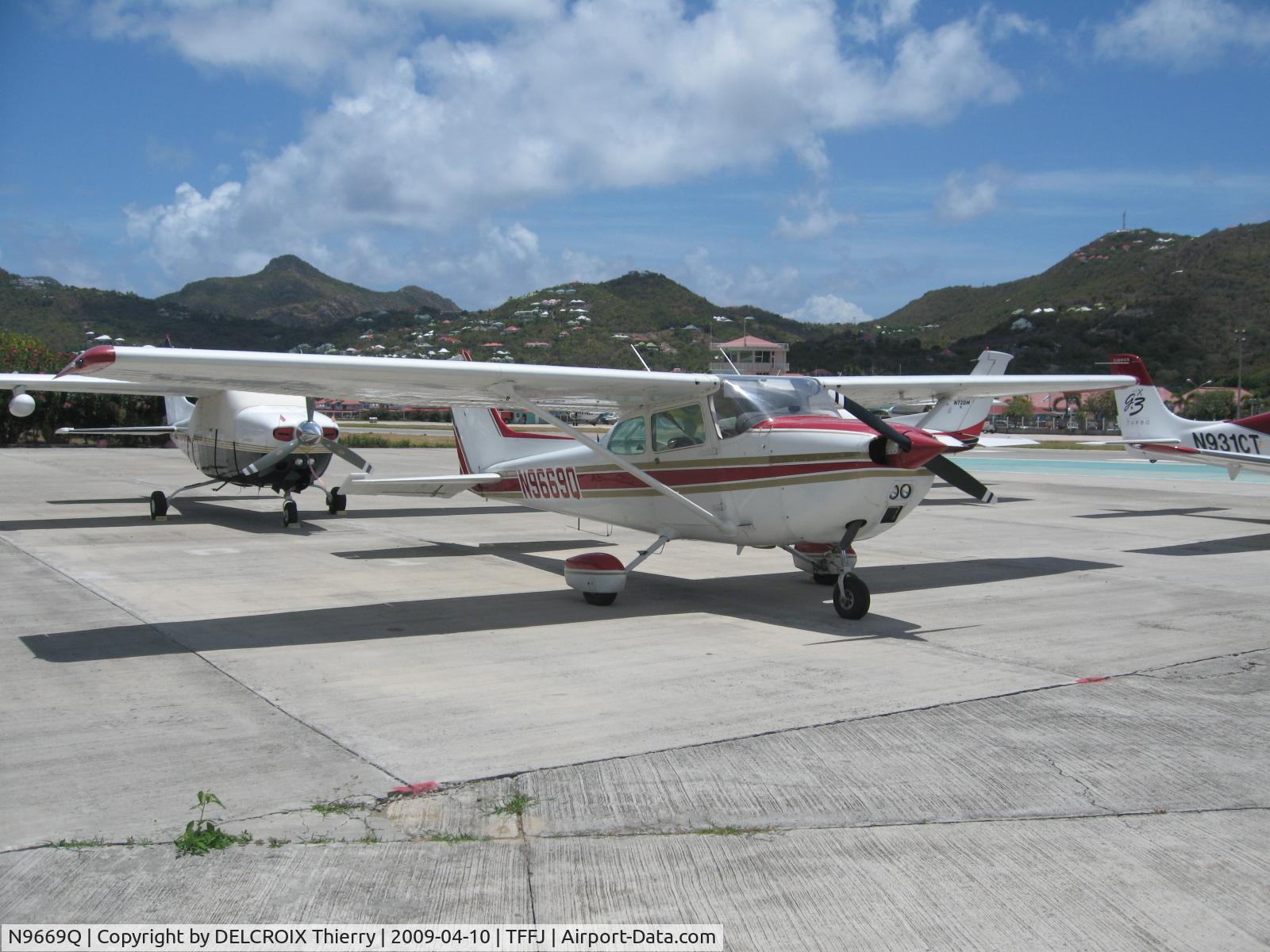 N9669Q, 1975 Cessna 172M C/N 17265753, Actif
