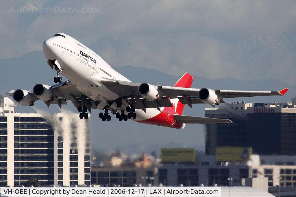 VH-OEE, 2002 Boeing 747-438/ER C/N 32909, Qantas VH-OEE (FLT QFA107) climbing out from RWY 25R enroute to John F Kennedy Int'l (KJFK).