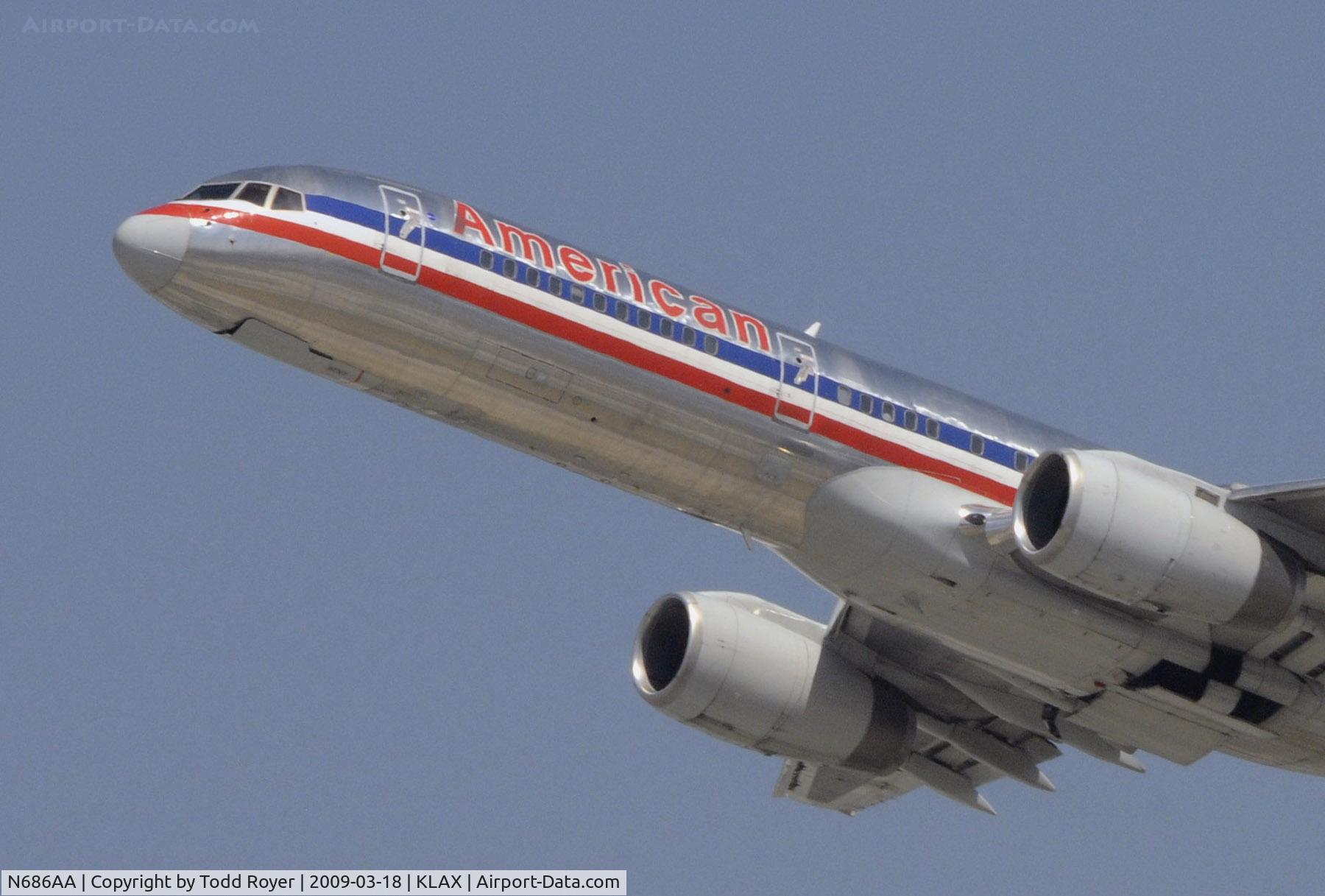 N686AA, 1992 Boeing 757-223 C/N 25343, Departing LAX on 25R