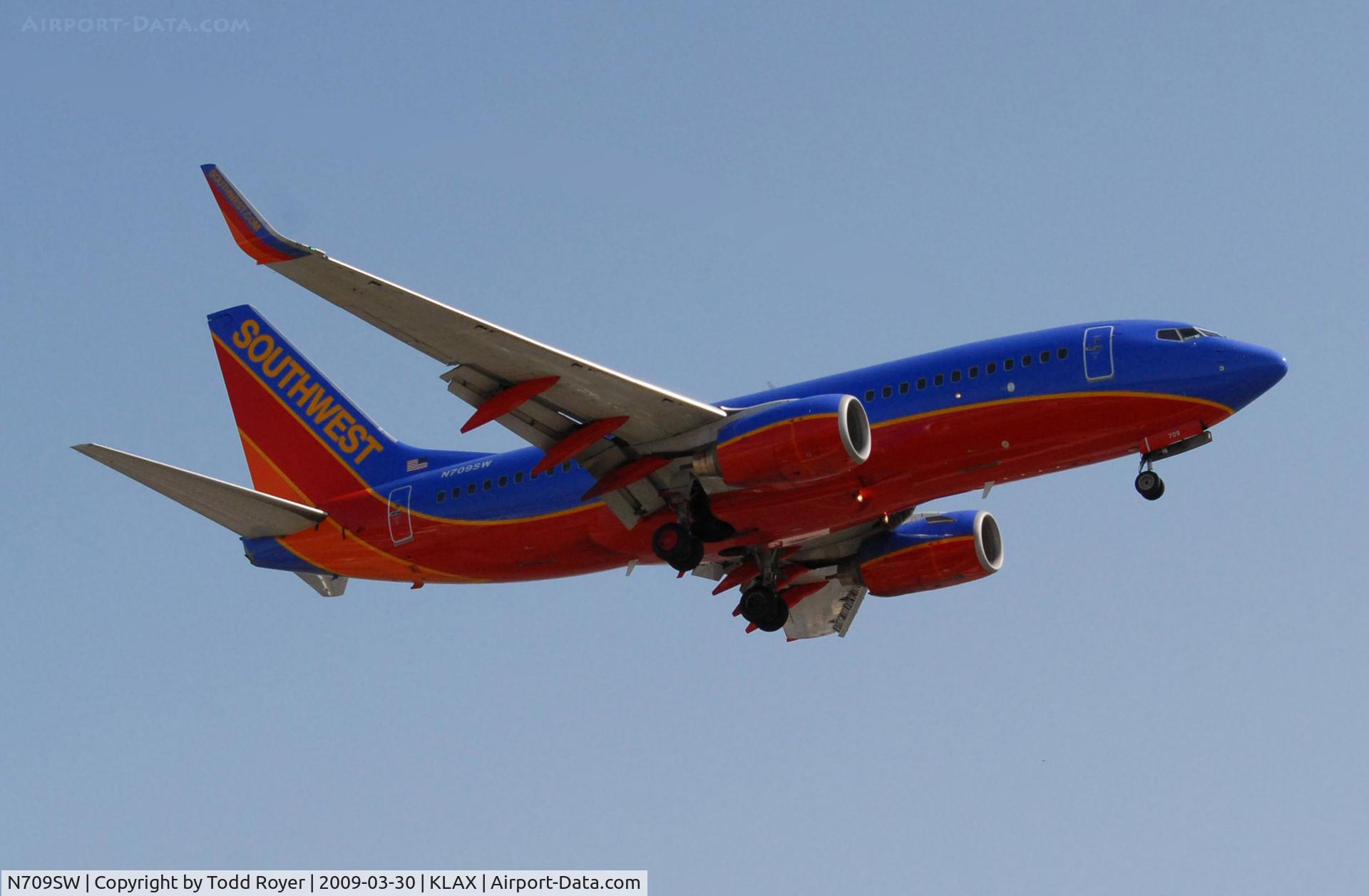 N709SW, 1998 Boeing 737-7H4 C/N 27843, Landing 24R at LAX