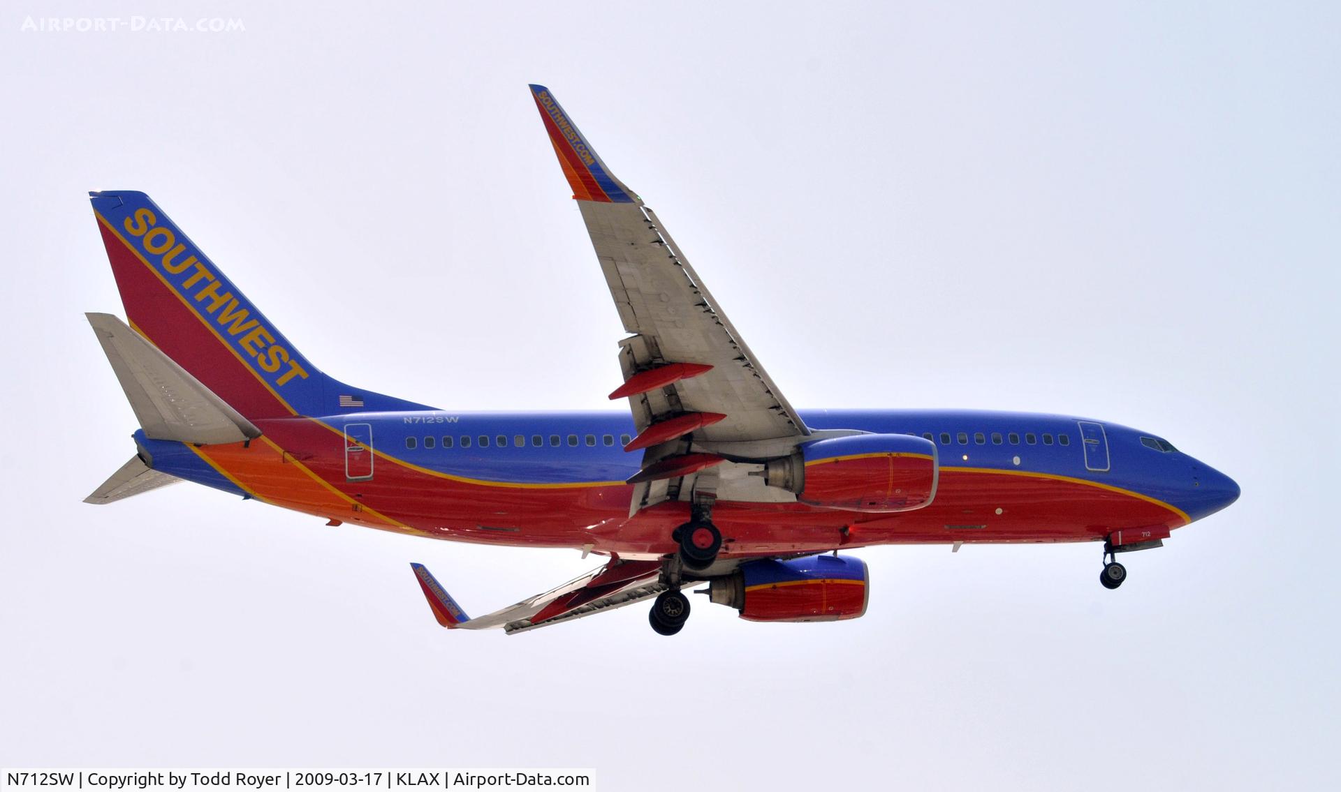 N712SW, 1998 Boeing 737-7H4 C/N 27846, Landing 24R at LAX
