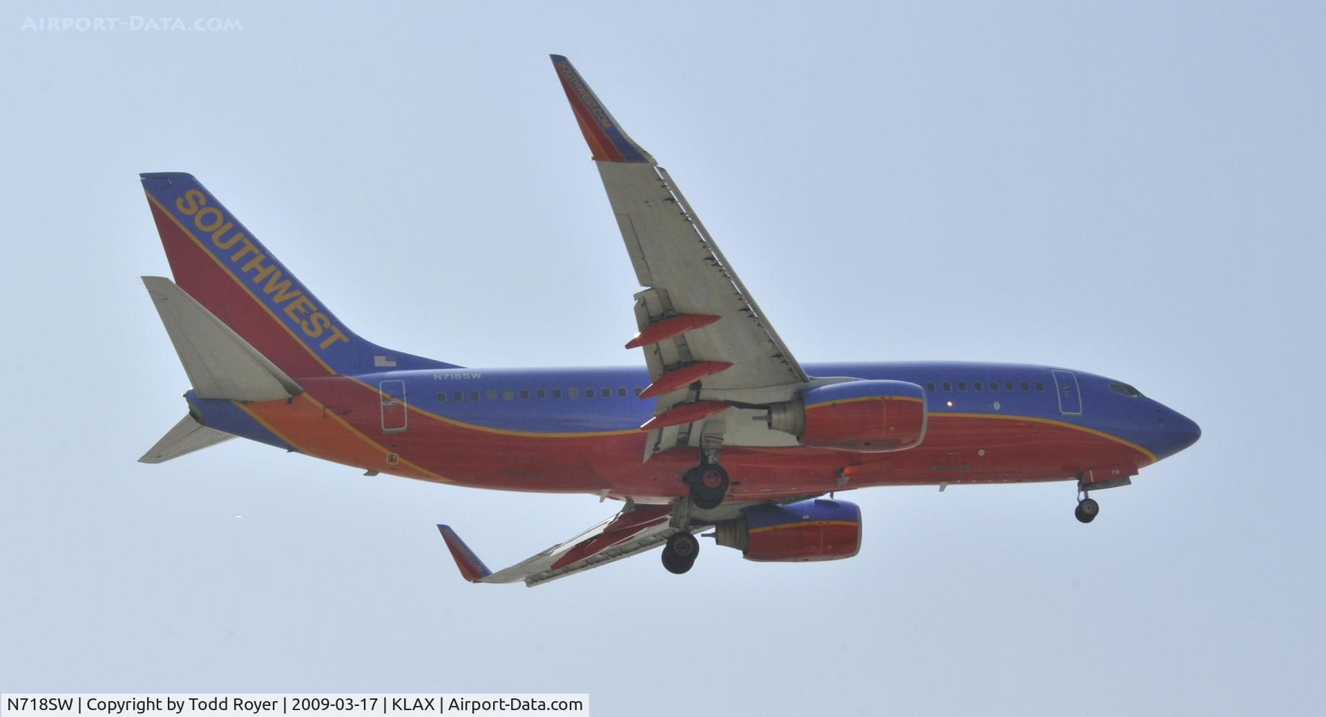 N718SW, 1998 Boeing 737-7H4 C/N 27852, Landing 24R at LAX