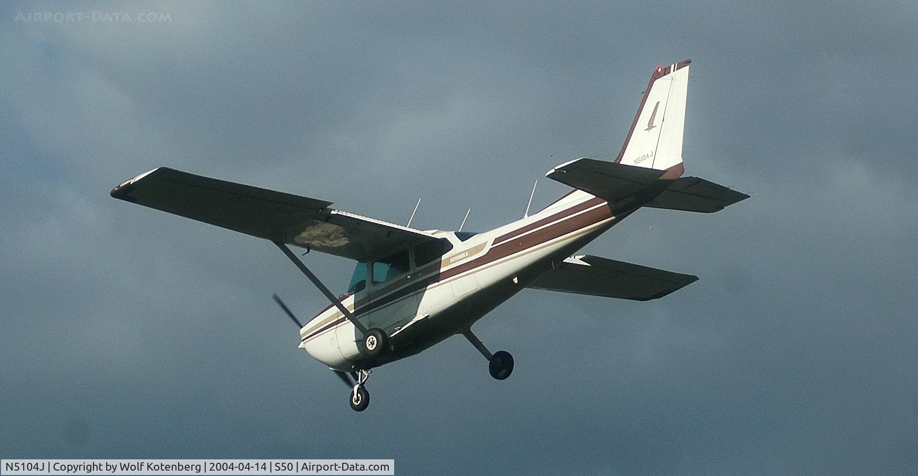 N5104J, 1979 Cessna 172N Skyhawk II C/N 17273702, final in Auburn