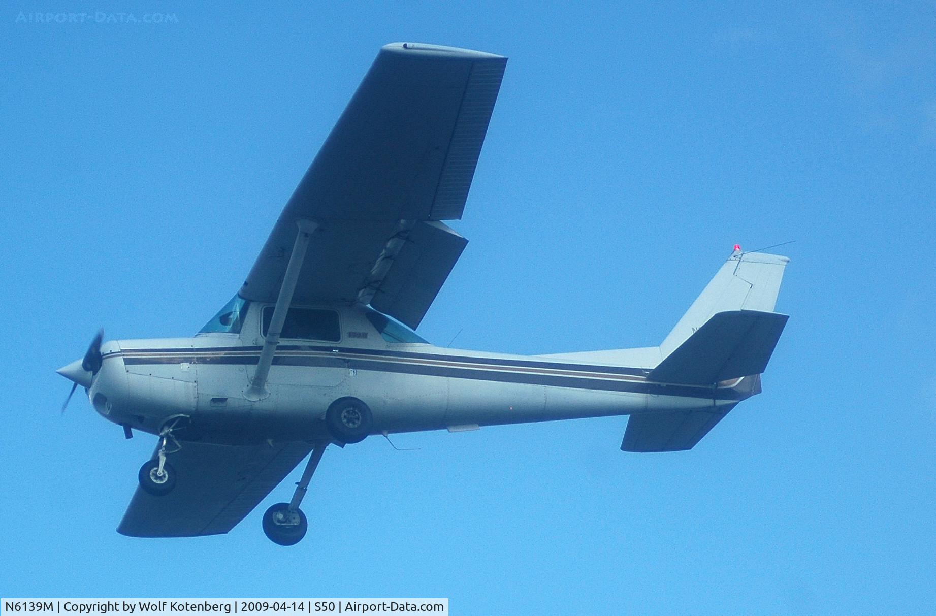 N6139M, 1980 Cessna 152 C/N 15284630, on final