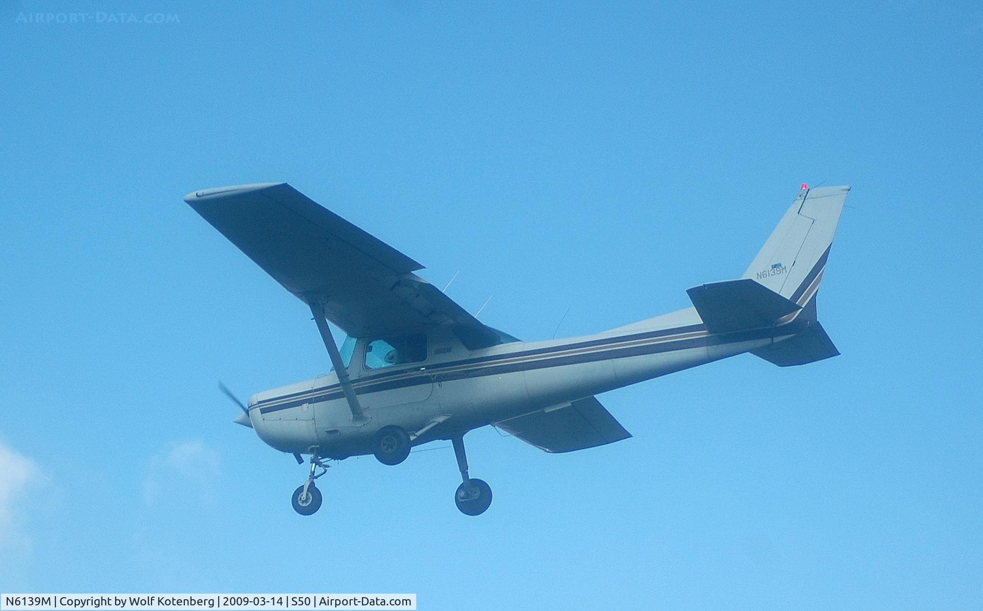 N6139M, 1980 Cessna 152 C/N 15284630, seconds from touchdown