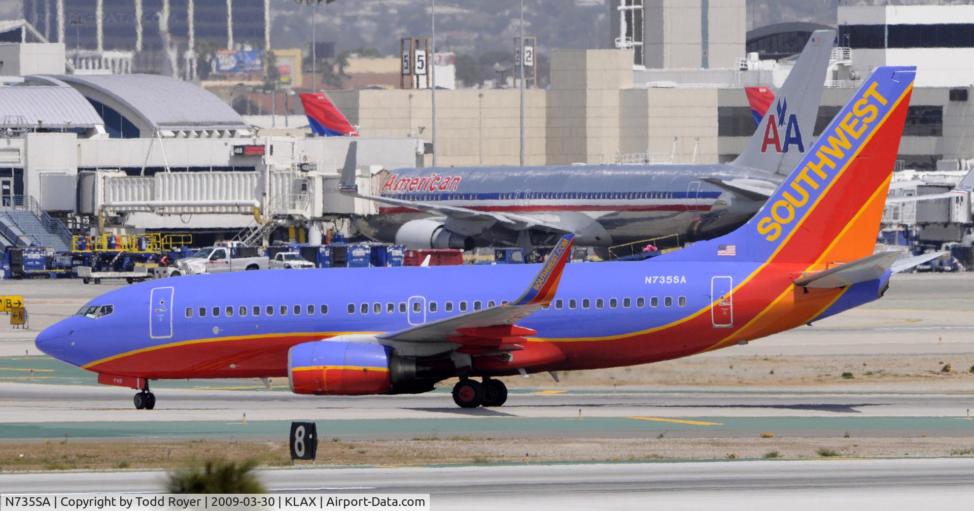 N735SA, 1999 Boeing 737-7H4 C/N 27867, Taxi to gate