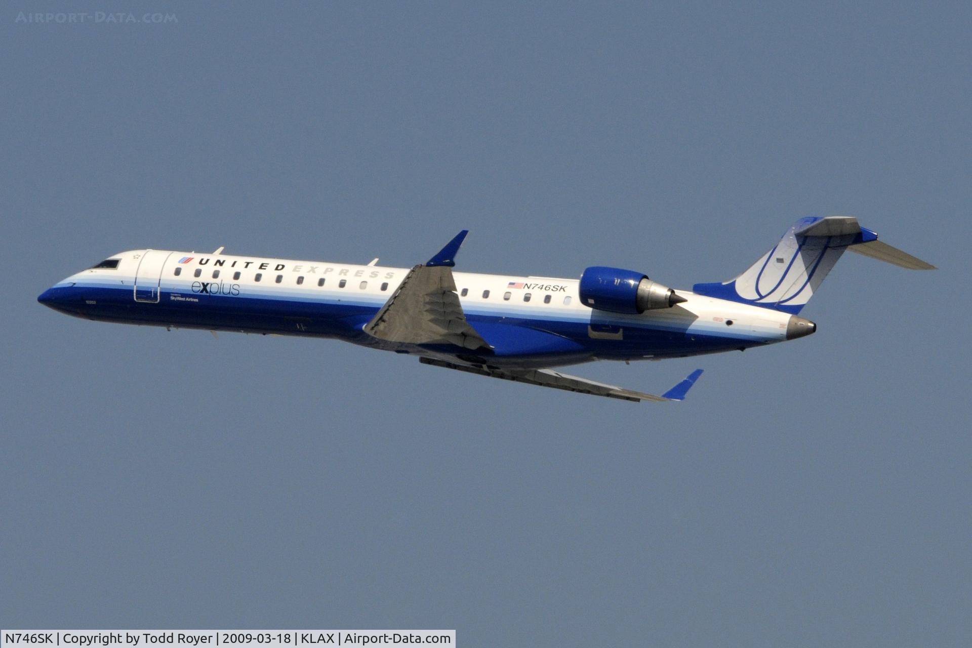 N746SK, 2005 Bombardier CRJ-700 (CL-600-2C10) Regional Jet C/N 10202, Departing LAX on 25R