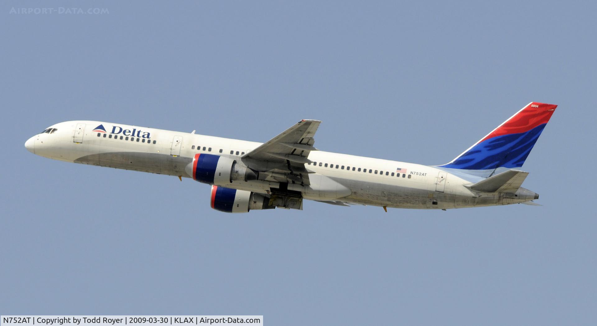 N752AT, 1984 Boeing 757-212 C/N 23128, Departing LAX on 25R