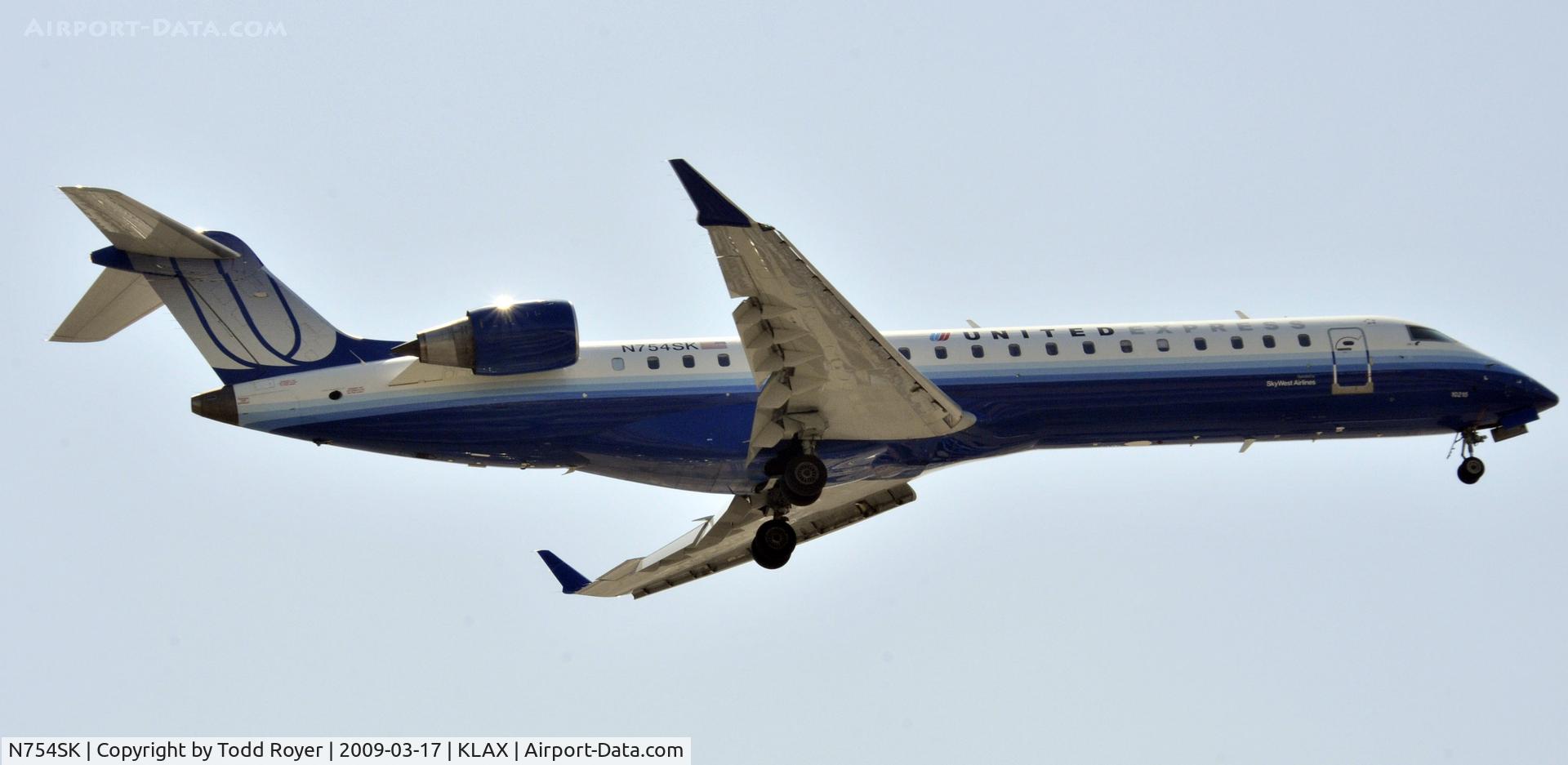 N754SK, 2005 Bombardier CRJ-701 (CL-600-2C10) Regional Jet C/N 10215, Landing 24R at LAX
