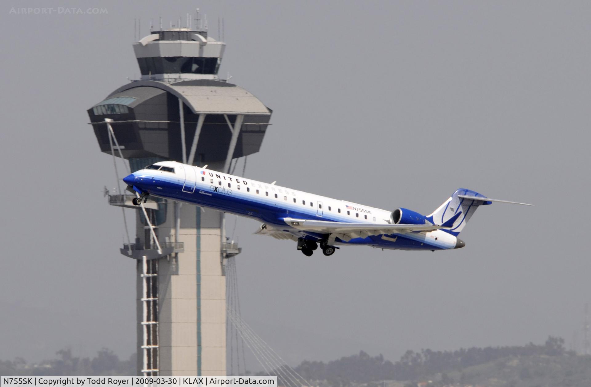 N755SK, 2005 Bombardier CRJ-700 (CL-600-2C10) Regional Jet C/N 10220, Departing LAX on 25R