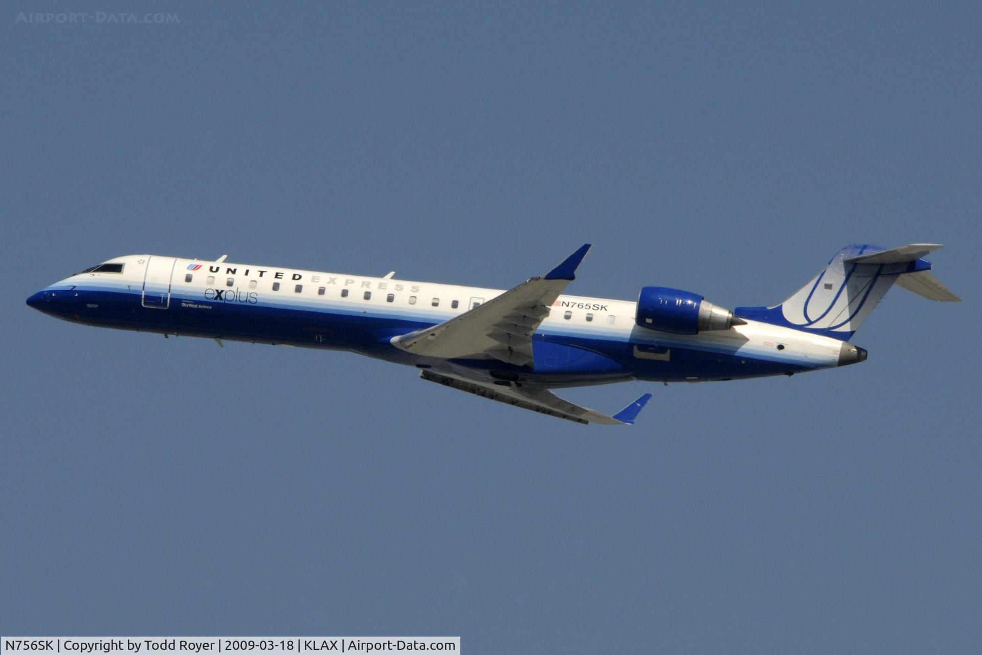 N756SK, 2005 Bombardier CRJ-701ER (CL-600-2C10) Regional Jet C/N 10221, Departing LAX on 25R