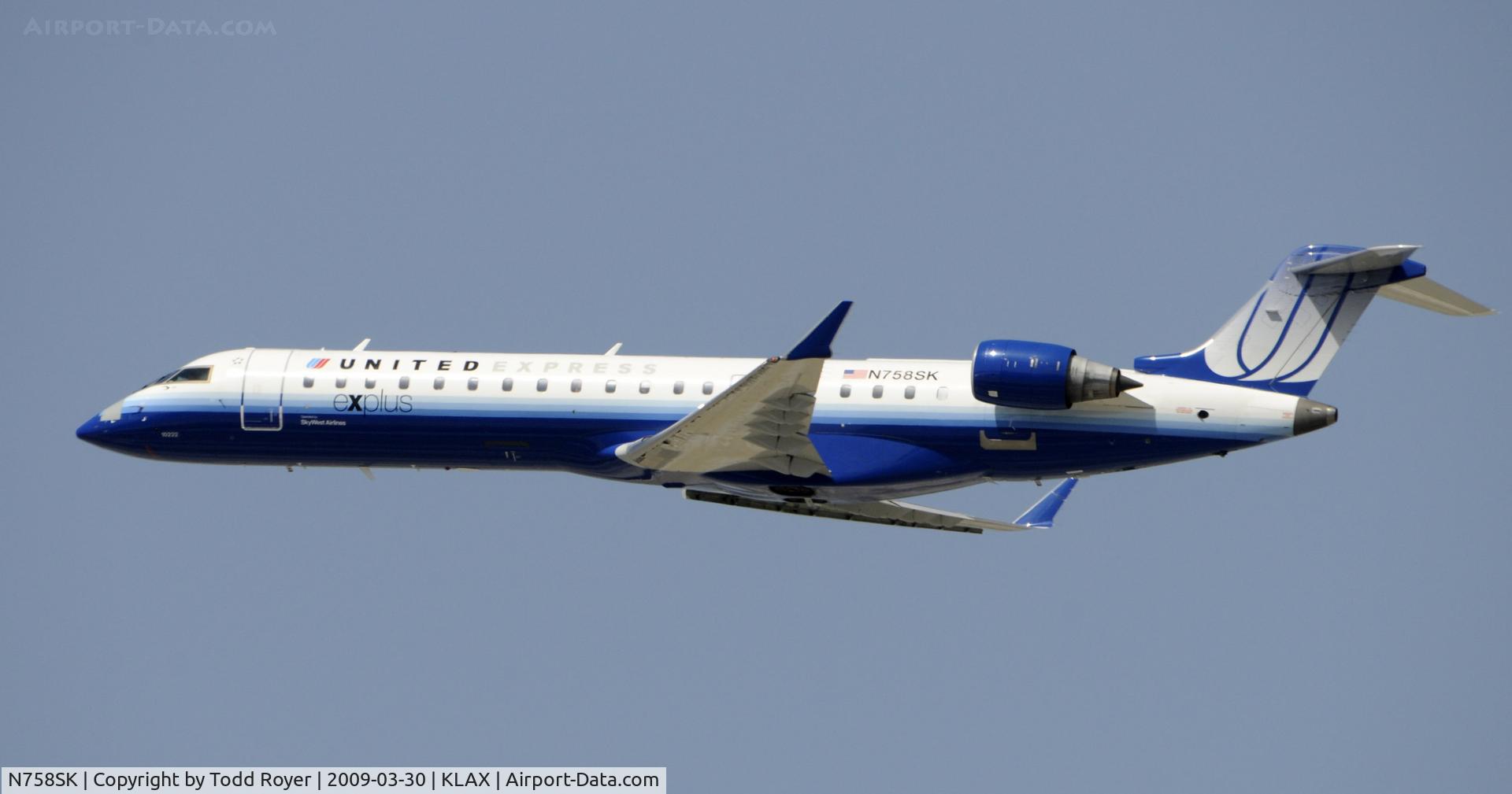 N758SK, 2005 Bombardier CRJ-701ER (CL-600-2C10) Regional Jet C/N 10222, Departing LAX on 25R