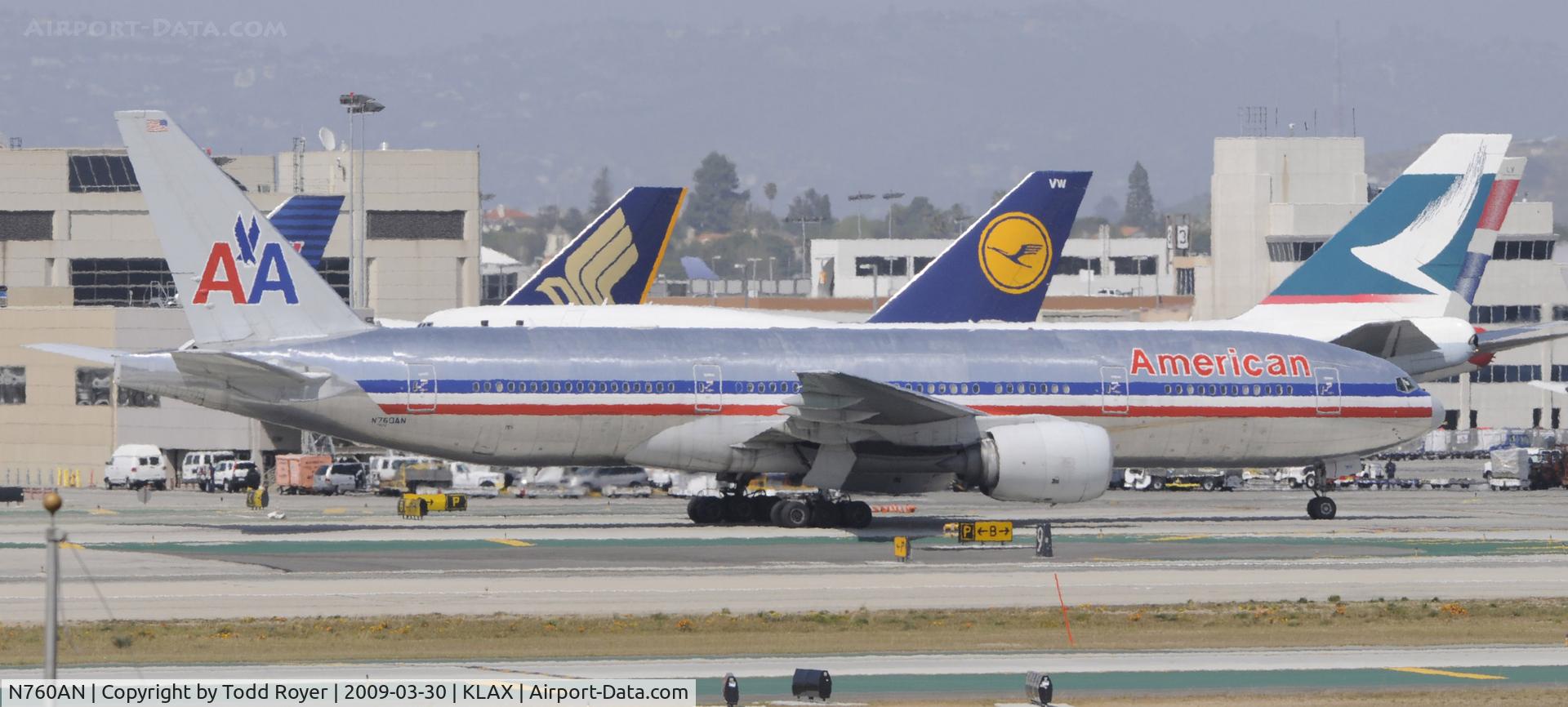 N760AN, 2002 Boeing 777-223 C/N 31477, Taxi to gate