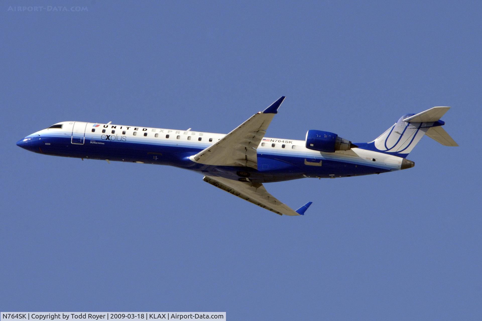 N764SK, 2005 Canadair CRJ-700 (CL-600-2C10) Regional Jet C/N 10229, Departing LAX on 25R