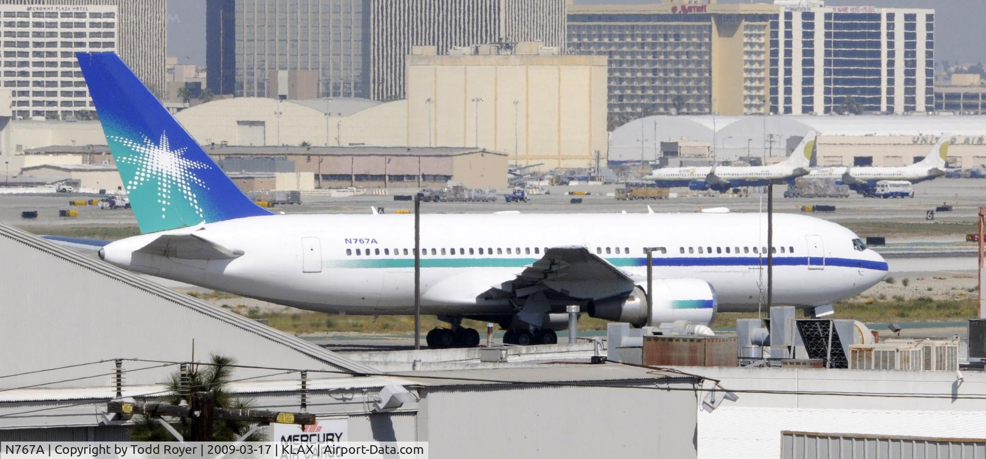 N767A, 2003 Boeing 767-2AX/ER C/N 33685, Taxi to gate