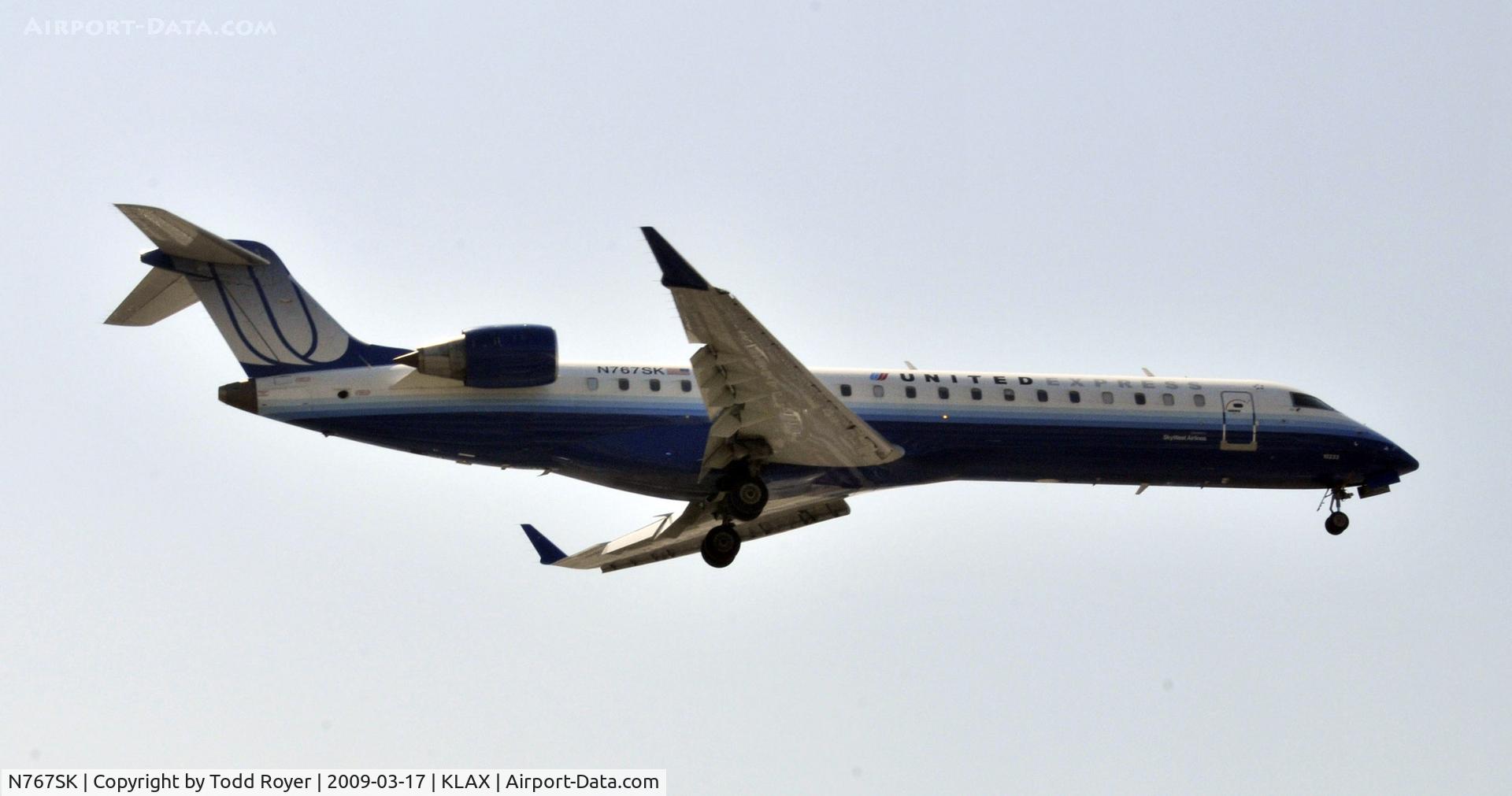 N767SK, 2005 Bombardier CRJ-702 (CL-600-2C10) Regional Jet C/N 10233, Landing 24R at LAX