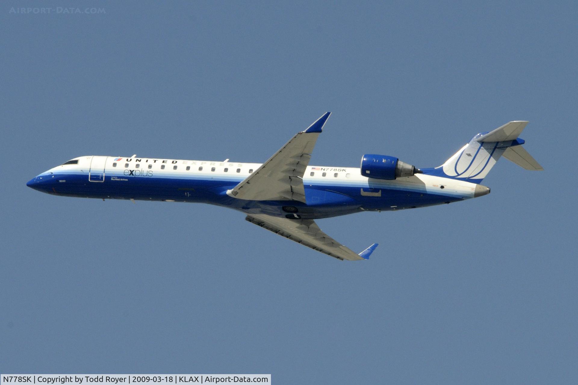 N778SK, 2006 Bombardier CRJ-700 (CL-600-2C10) Regional Jet C/N 10242, Departing LAX on 25R