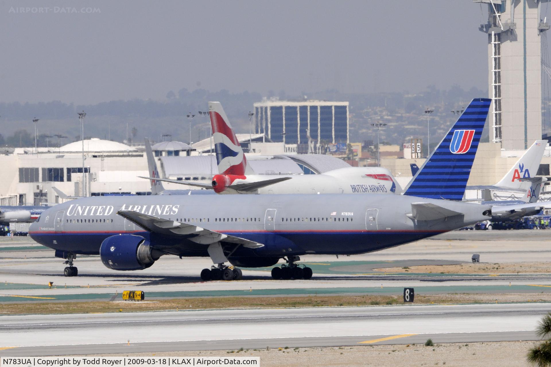 N783UA, 1997 Boeing 777-222/ER C/N 26950, Taxi to gate