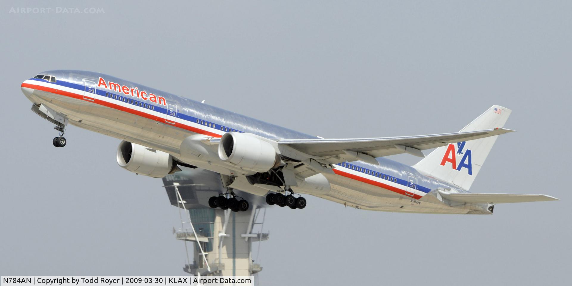 N784AN, 2000 Boeing 777-223 C/N 29588, Departing LAX on 25R