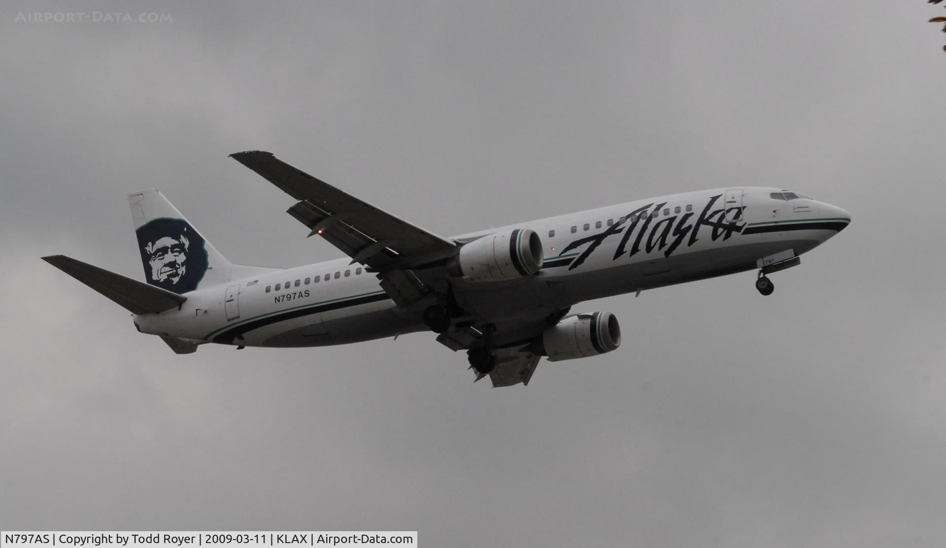 N797AS, 1998 Boeing 737-490 C/N 28892, Landing 24R at LAX