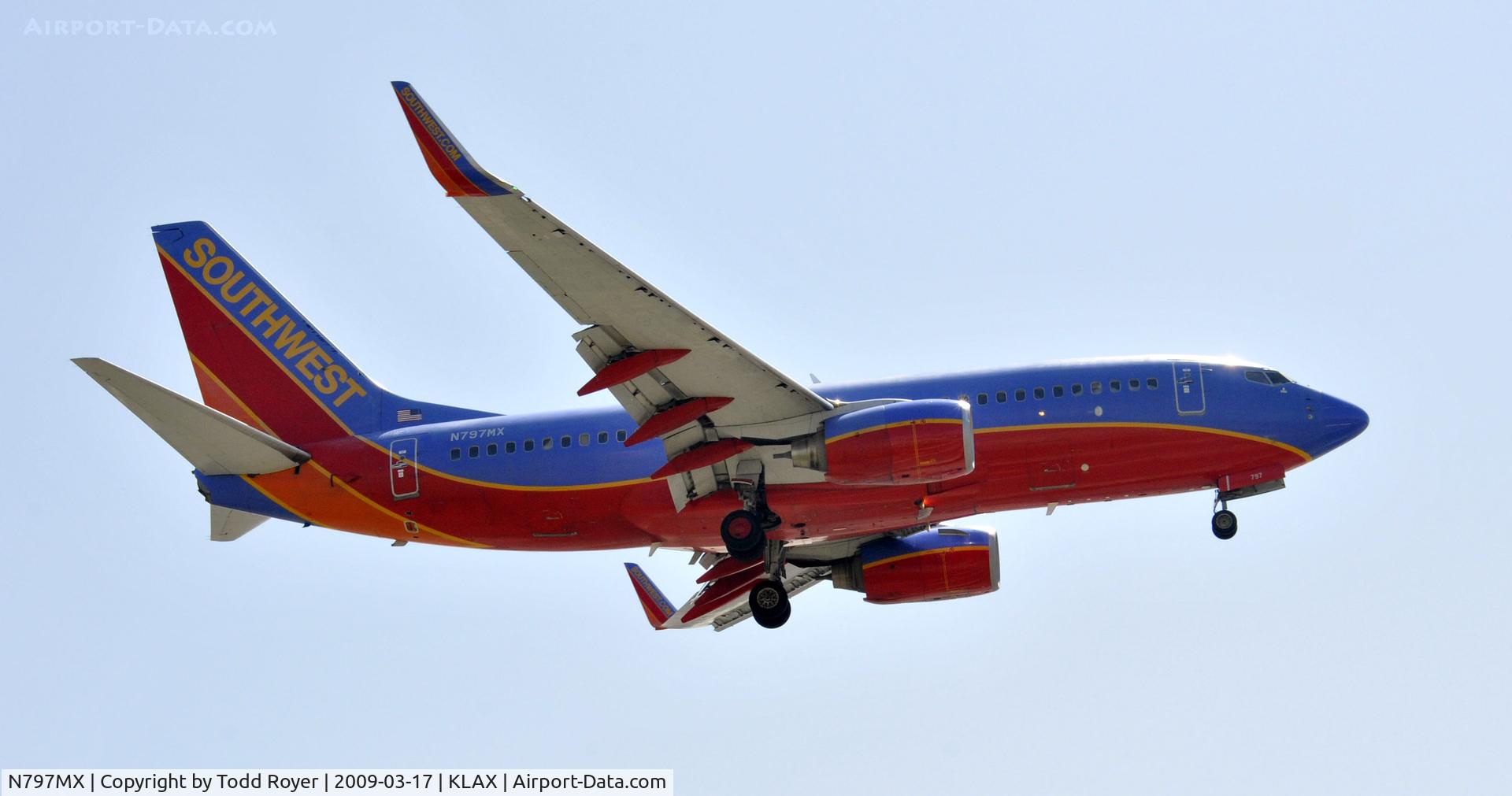 N797MX, 2001 Boeing 737-7H4 C/N 27890, Landing 24R at LAX