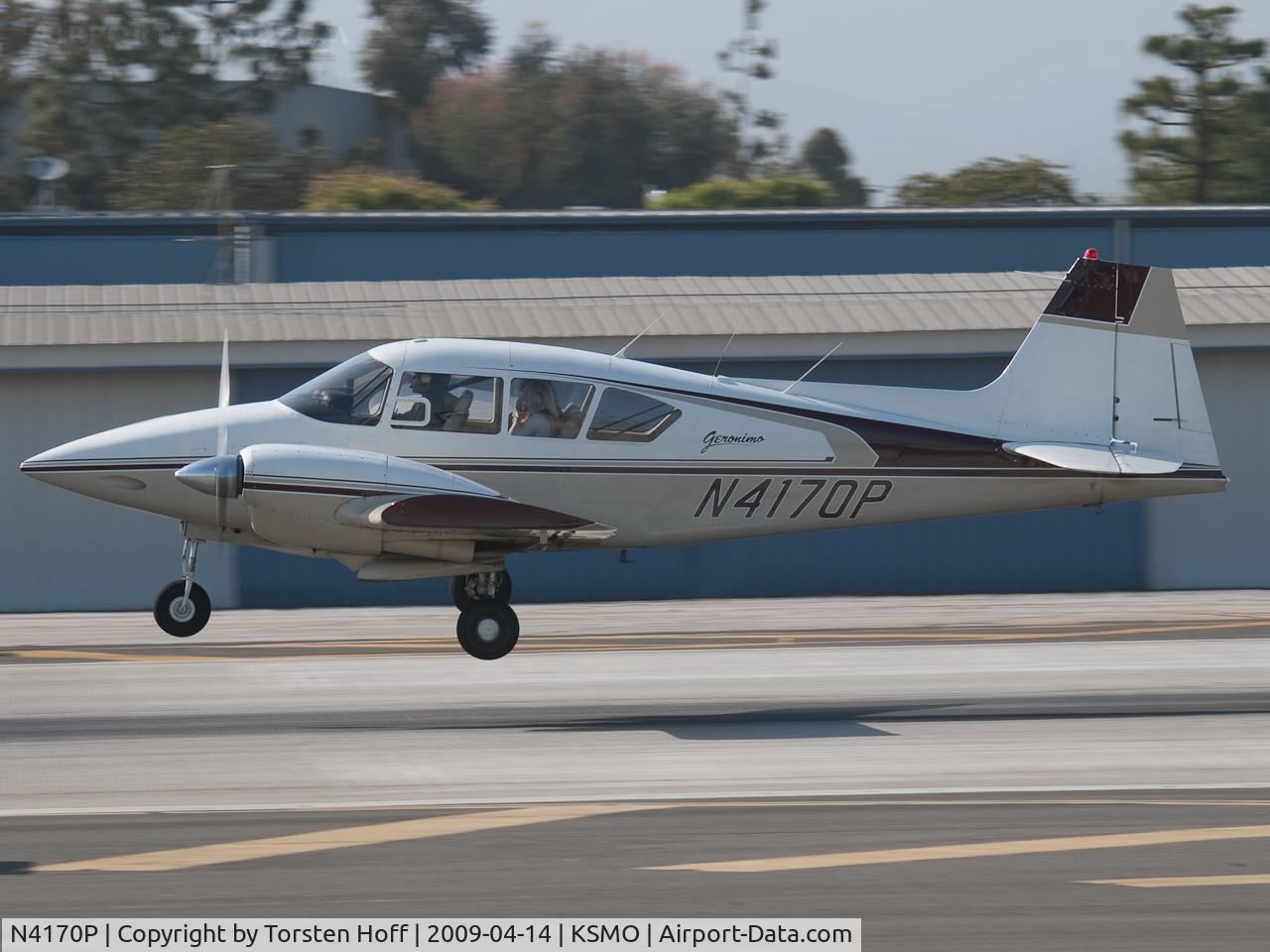 N4170P, 1959 Piper PA-23-160 Apache C/N 23-1657, N4170P departing from RWY 21