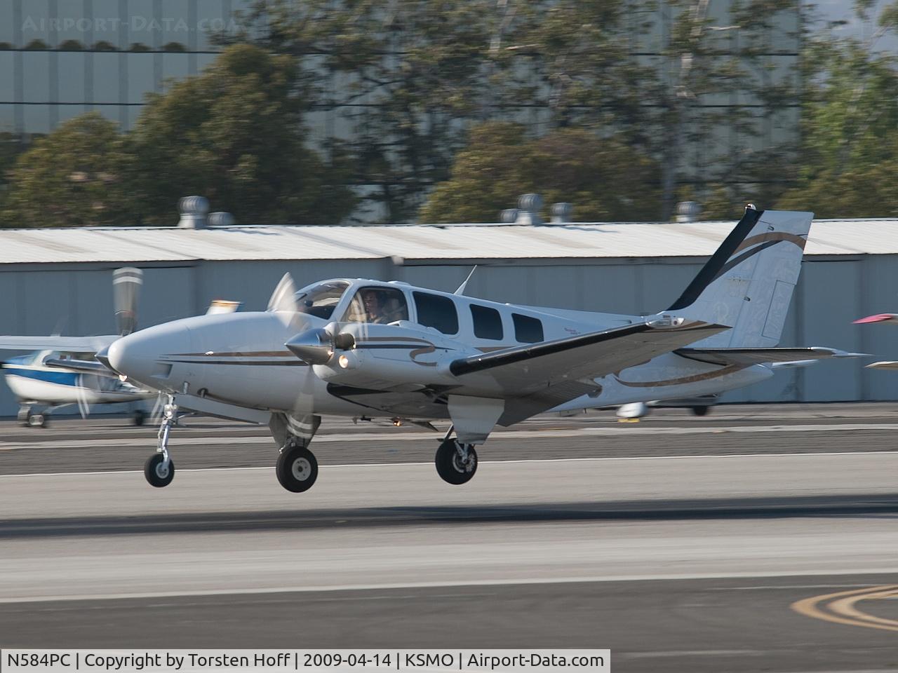 N584PC, 2007 Hawker Beechcraft Corp G58 Baron C/N TH-2211, N584PC arriving on RWY 21