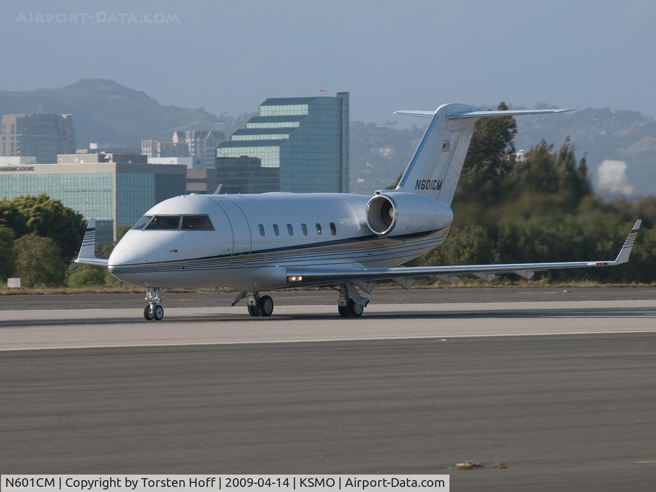 N601CM, 1983 Canadair Challenger 600 (CL-600-1A11) C/N 1079, N601CM departing from RWY 21
